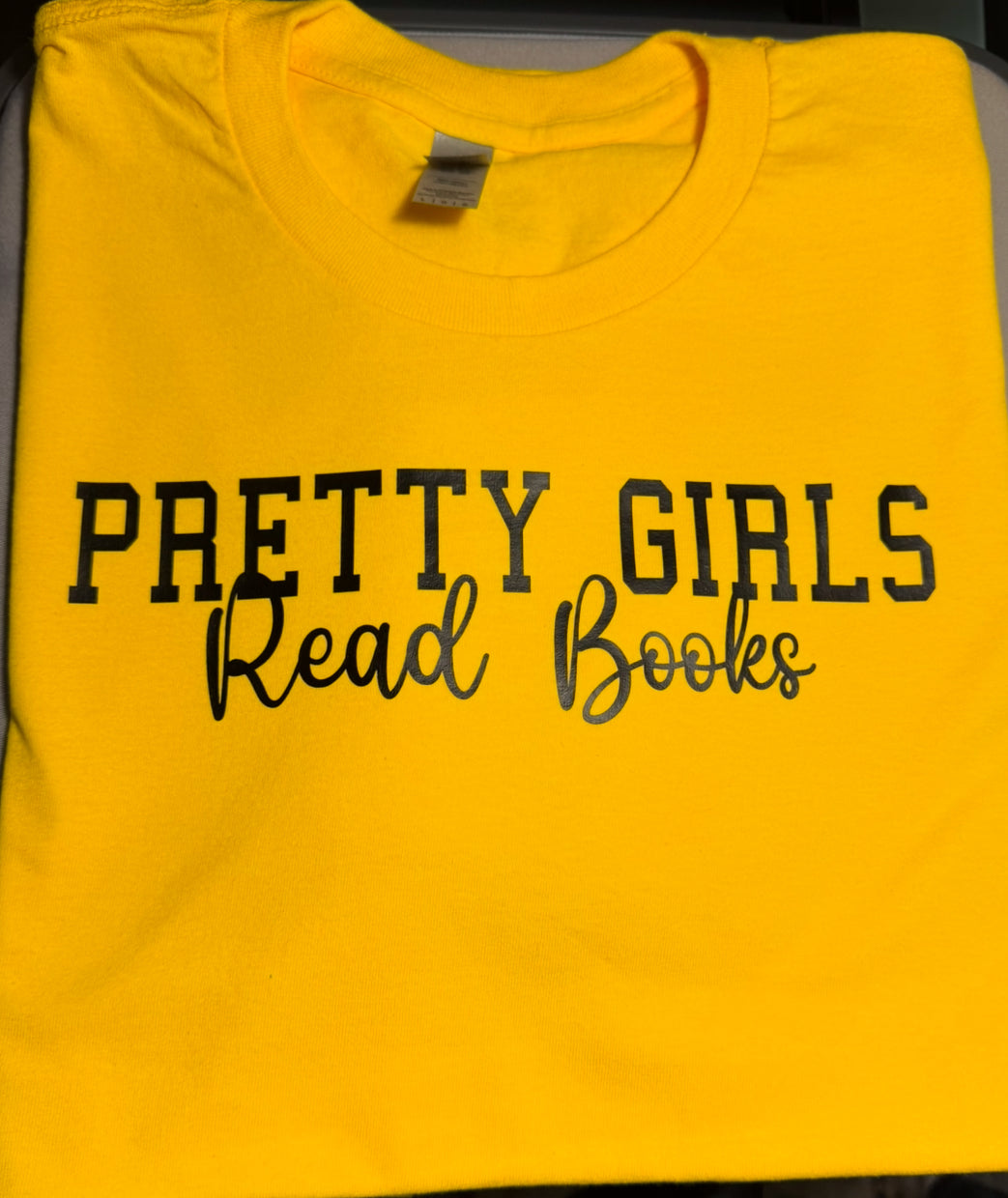 Pretty Girls Read Books Tee